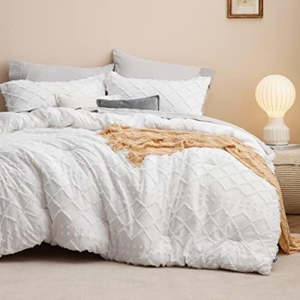 Bedsure Boho Comforter Set Queen - White Tufted Shabby Chic Bedding Comforter Set for All Seasons, 3 Pieces Western Comforter Set, Farmhouse Modern Bed Set, Spring Bedding for Women Men Girls