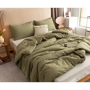 ROSGONIA Olive Green Comforter Set - 3pcs (1 Microfiber Comforter & 2 Pillowcases) Style Queen for Women and Men- Reversible Soft Warm Lightweight for All Season